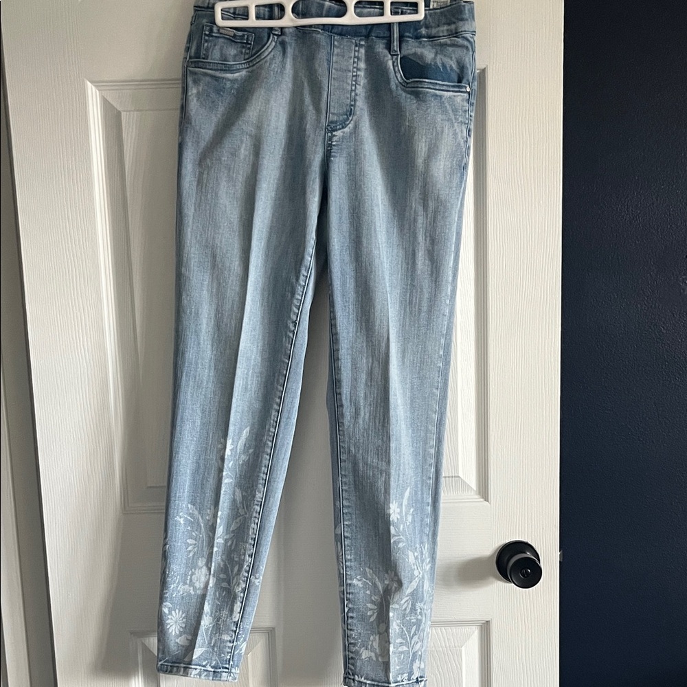 Elegant Light Blue Cropped Women's Jeans